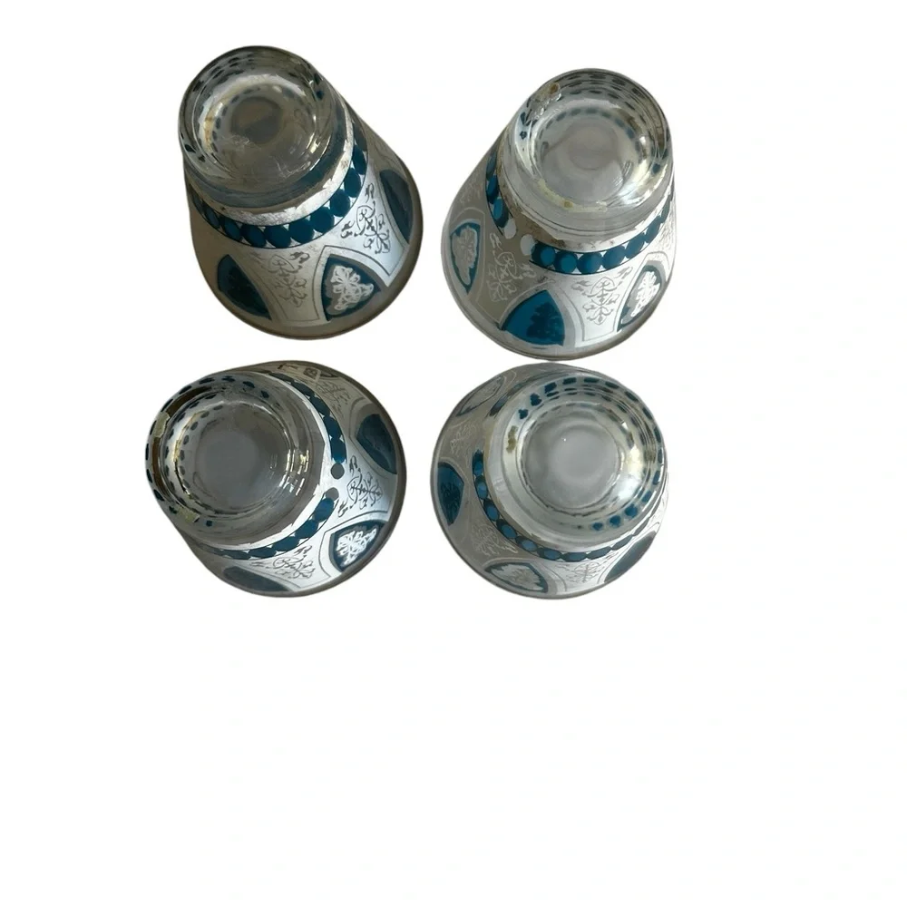 VINTAGE 4 BLUE AND WHITE MID CENTURY RETRO BARWARE LOWBALL TUMBLERS